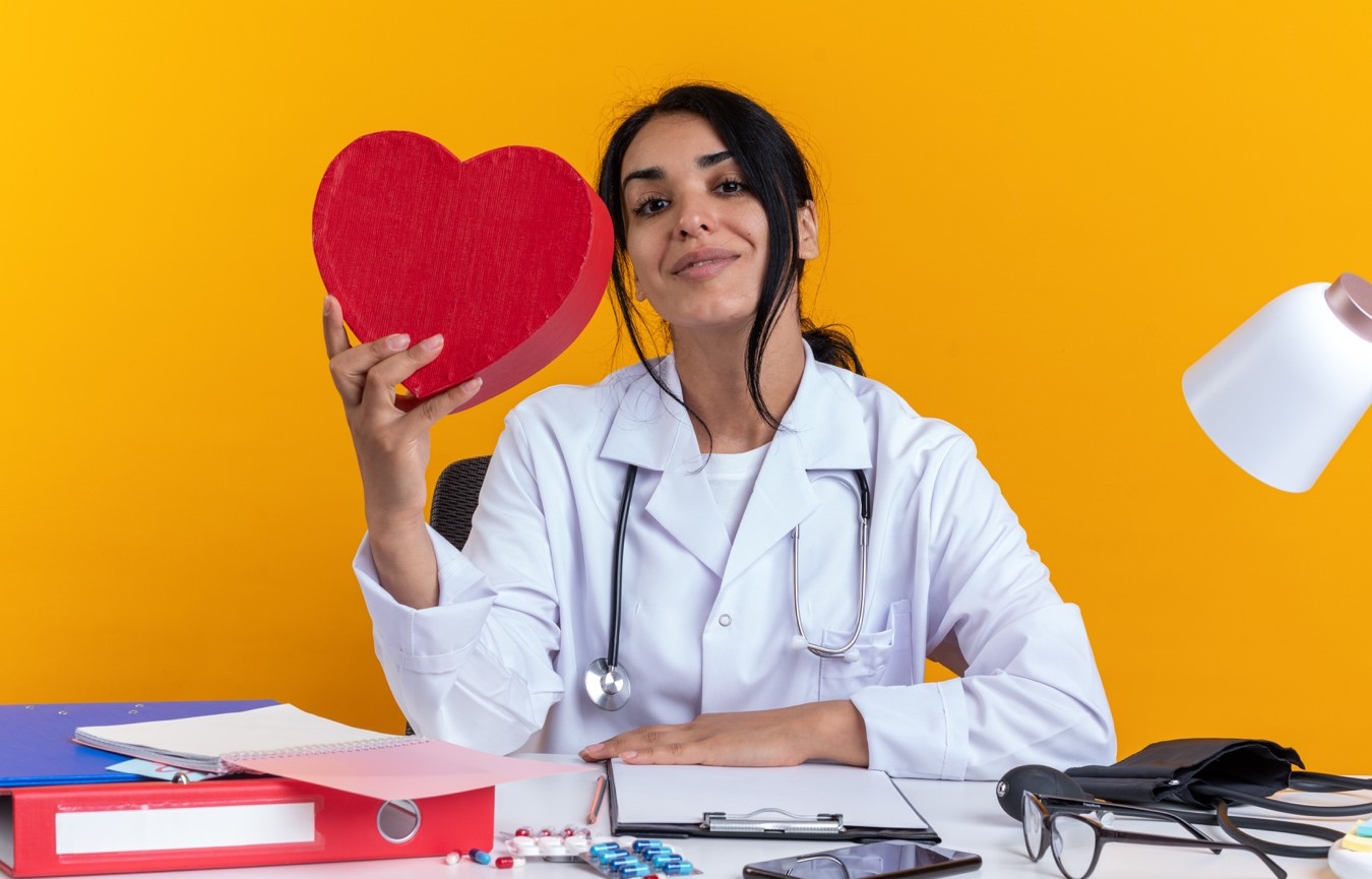 women-doctor-holding-the-heart